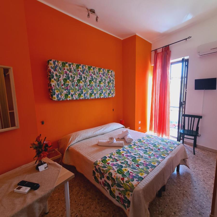 Due Passi Dal Centro Bed and Breakfast Marsala Exteriör bild