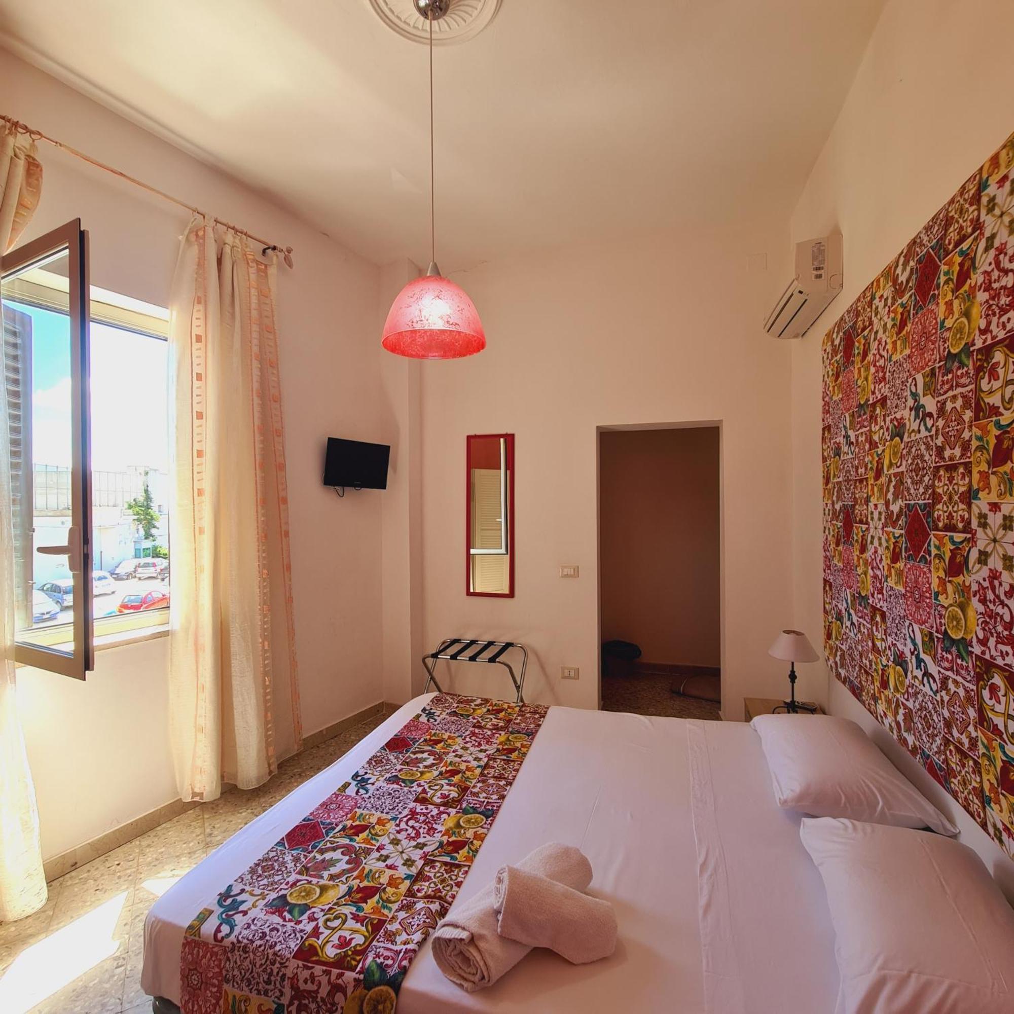 Due Passi Dal Centro Bed and Breakfast Marsala Rum bild